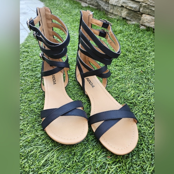 Brand new!! Soda shoes. Black, size 7. You will love these!! - Picture 1 of 10